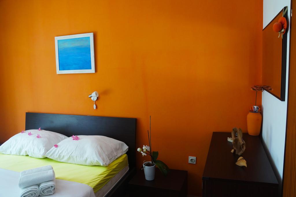 Guest House Tina Rab Town Exterior foto